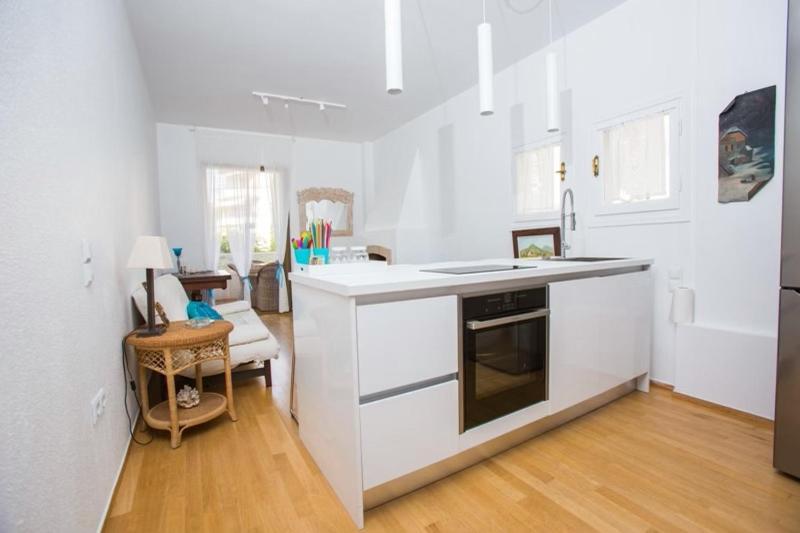 Apartament Άνετη Διαμονή 100 Μέτρα Από Τη Θάλασσα - Βάρκιζα Vári Zewnętrze zdjęcie